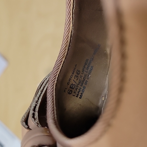 BCBG bow pumps - Picture 7 of 7